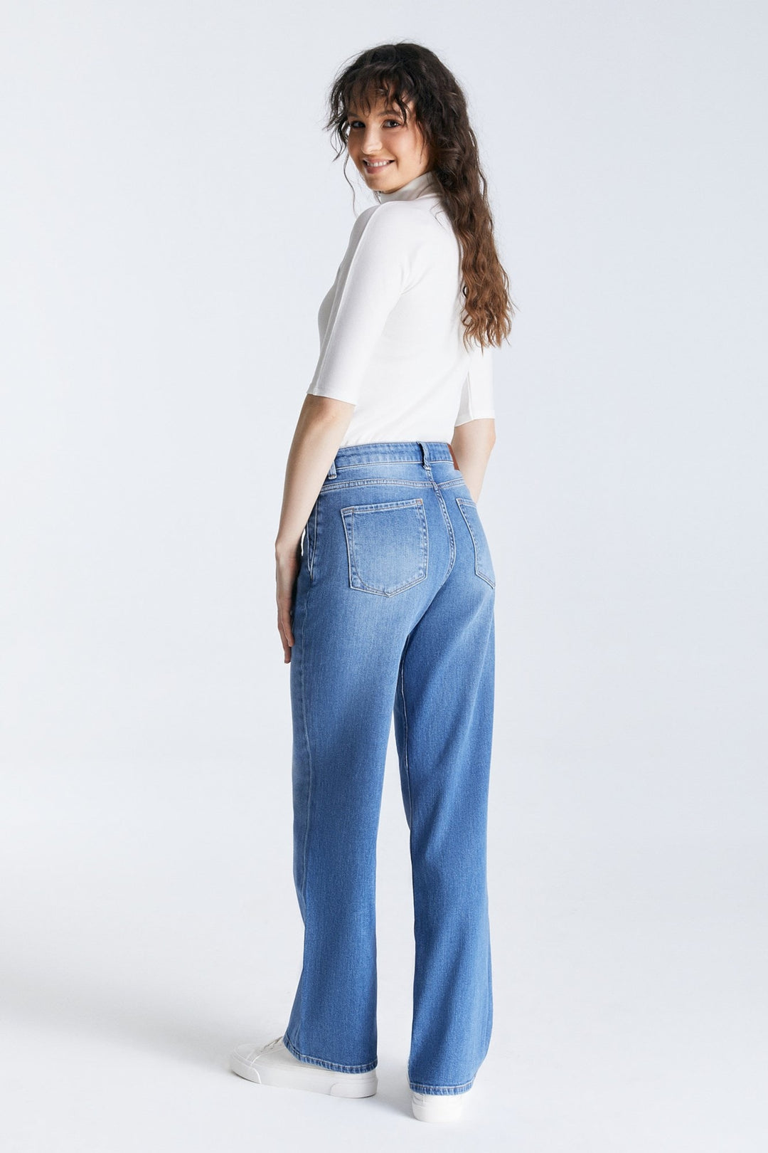 COJ - Nova - Wide Straight Jeans - Medium Blue