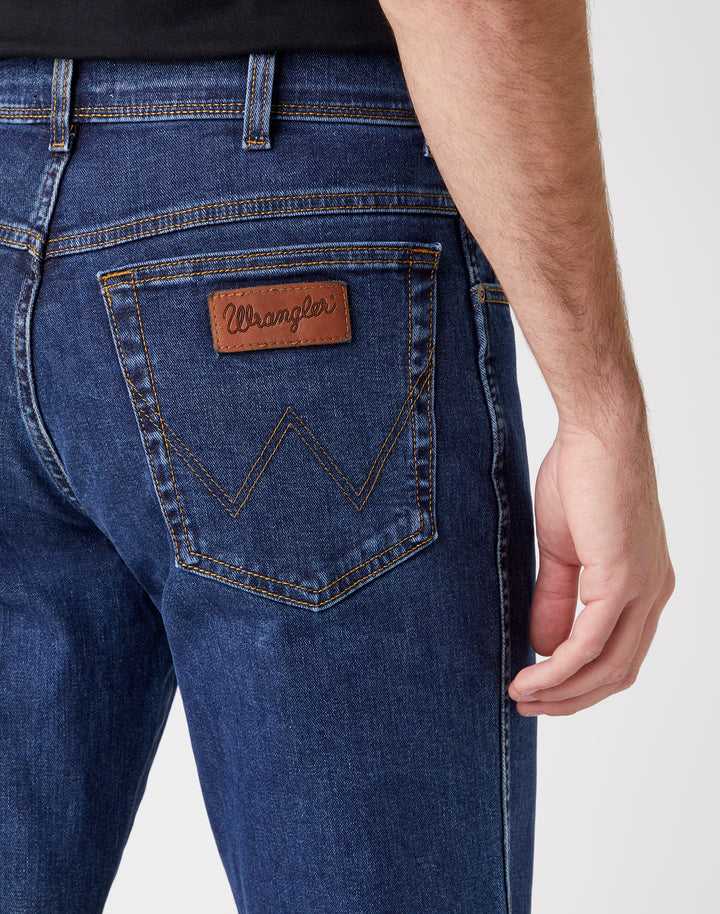 Wrangler Texas stretch 5-pocket donkerblauw darkstone dark stone jeans spijkerbroek modern  regular regular-fit